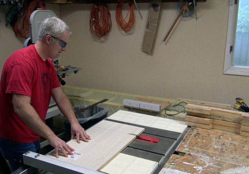 How to Build a Pallet Puzzle Table DIY