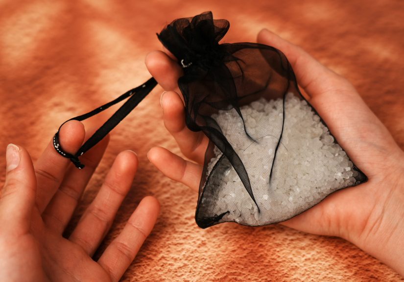 How to Make Smelling Salts: Easy Steps (With Pictures)