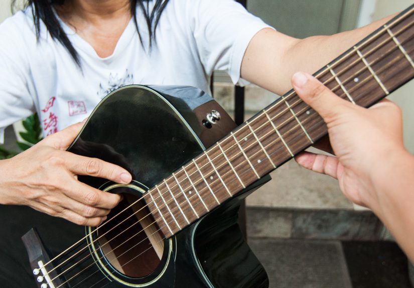 How to Write a Song with Guitar Chords: 14 Steps
