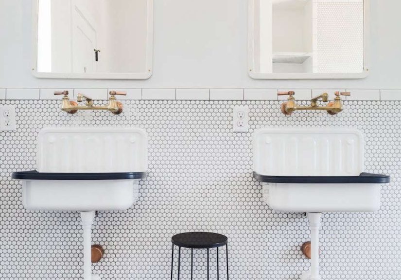 Remodelista Reconnaissance: The Secret Behind the Faucets in a Black and White Bath