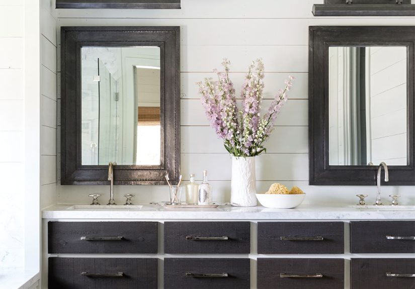 20 Farmhouse Bathroom Ideas We’re Swooning For