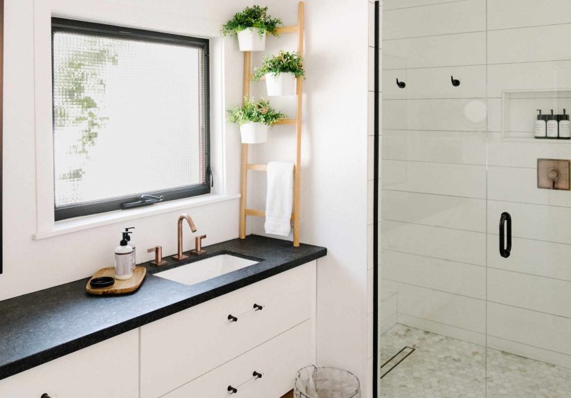 32 Modern Farmhouse Bathroom Ideas That Are Timeless
