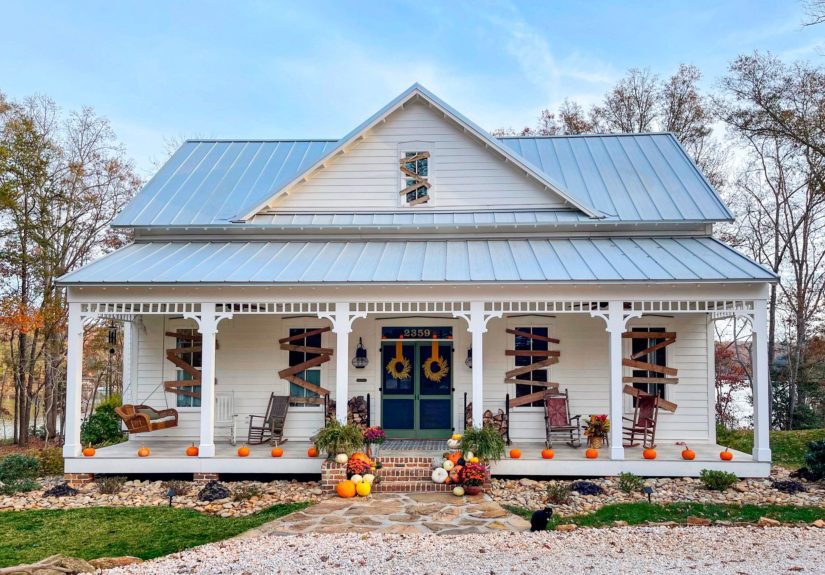 5 Spooky Signs Your House Might Be Haunted, According to a Realtor.com Survey