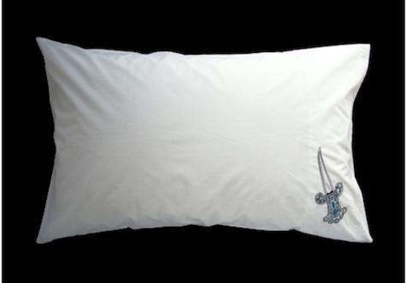 Fabrics & Linens: What’s Under Your Pillow from Maxemilia