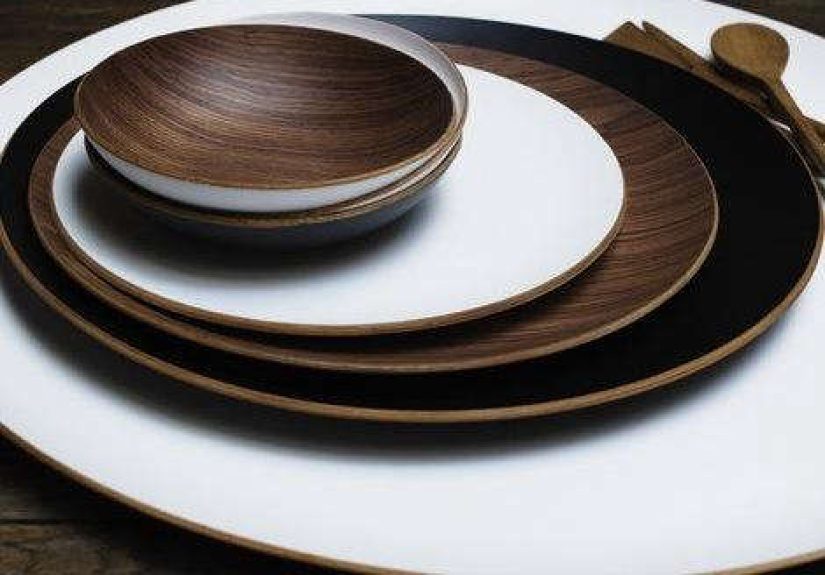 Tabletop: Round Wood Trays from Canvas