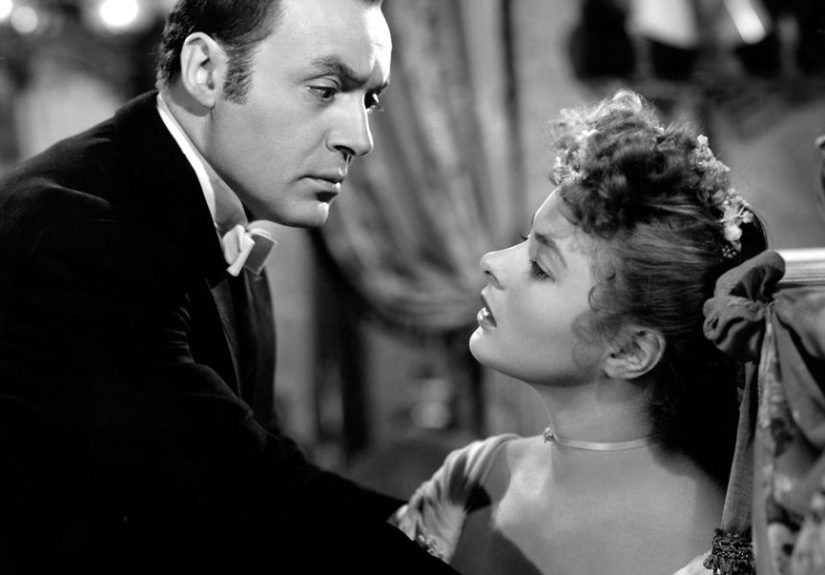 What Is Gaslighting? 7 Signs of Gaslighting in a Relationship and How to Stop It