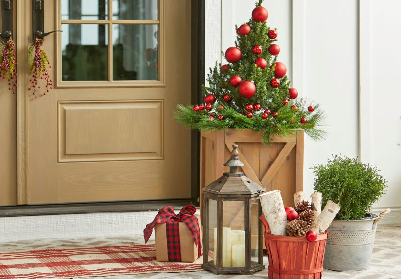 8 DIY Outdoor Christmas Decorations You Can Make Yourself
