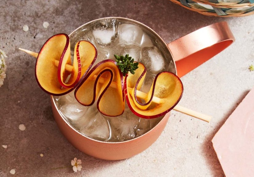 Best Thyme-Plum Moscow Mules Recipe - How to Make Thyme-Plum Moscow Mules