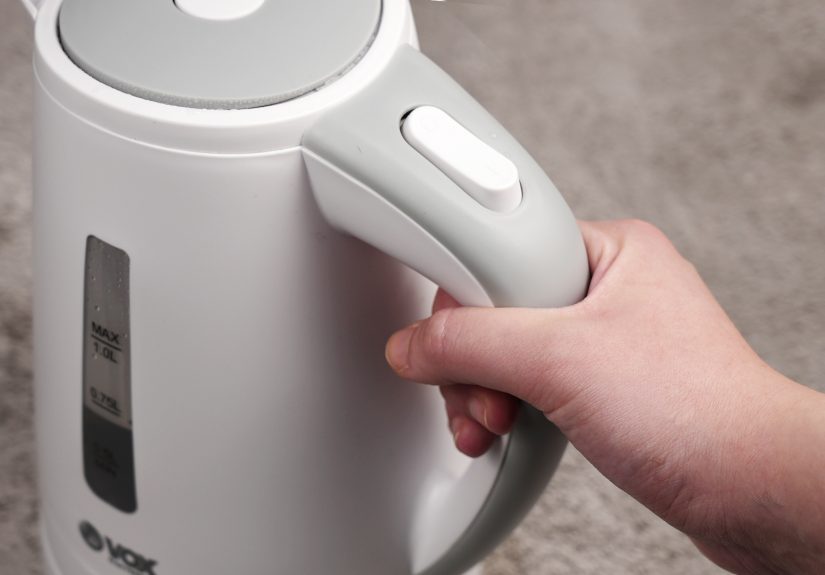 How to Boil Water Using a Kettle: Stovetop & Electric Types