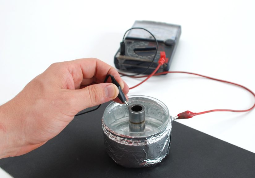 How to Build a Capacitor: 5 Steps