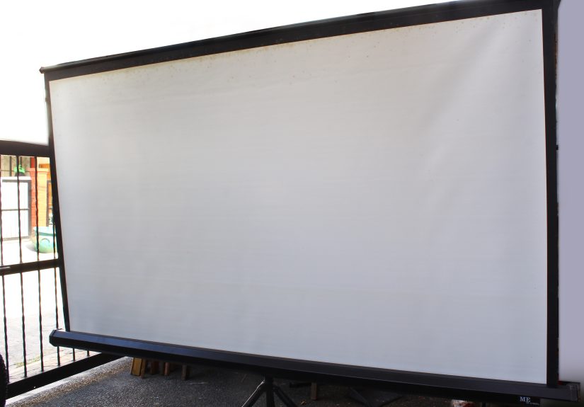 How to Clean a Projector Screen: 11 Steps