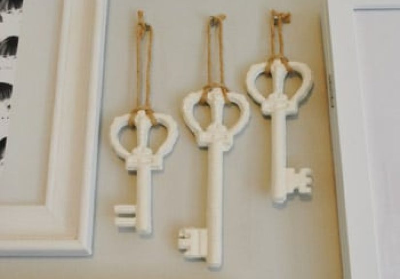 Painting & Hanging Big Metal Keys On The Wall