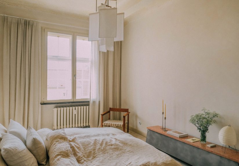 Steal This Look: A Serene Material-Mix Bedroom in Germany