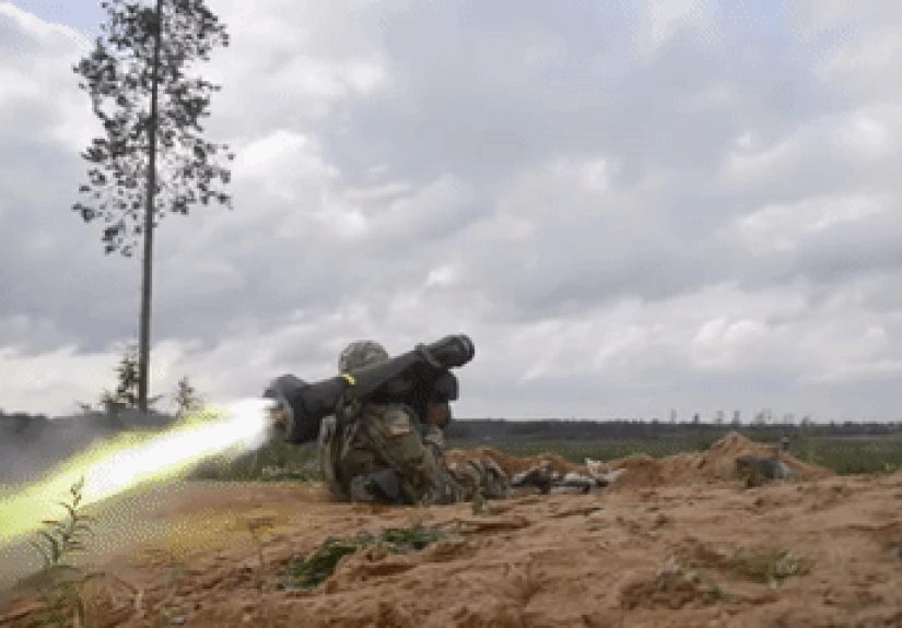 Watch the Army's Javelin Anti-Tank Missile Blow Stuff Up